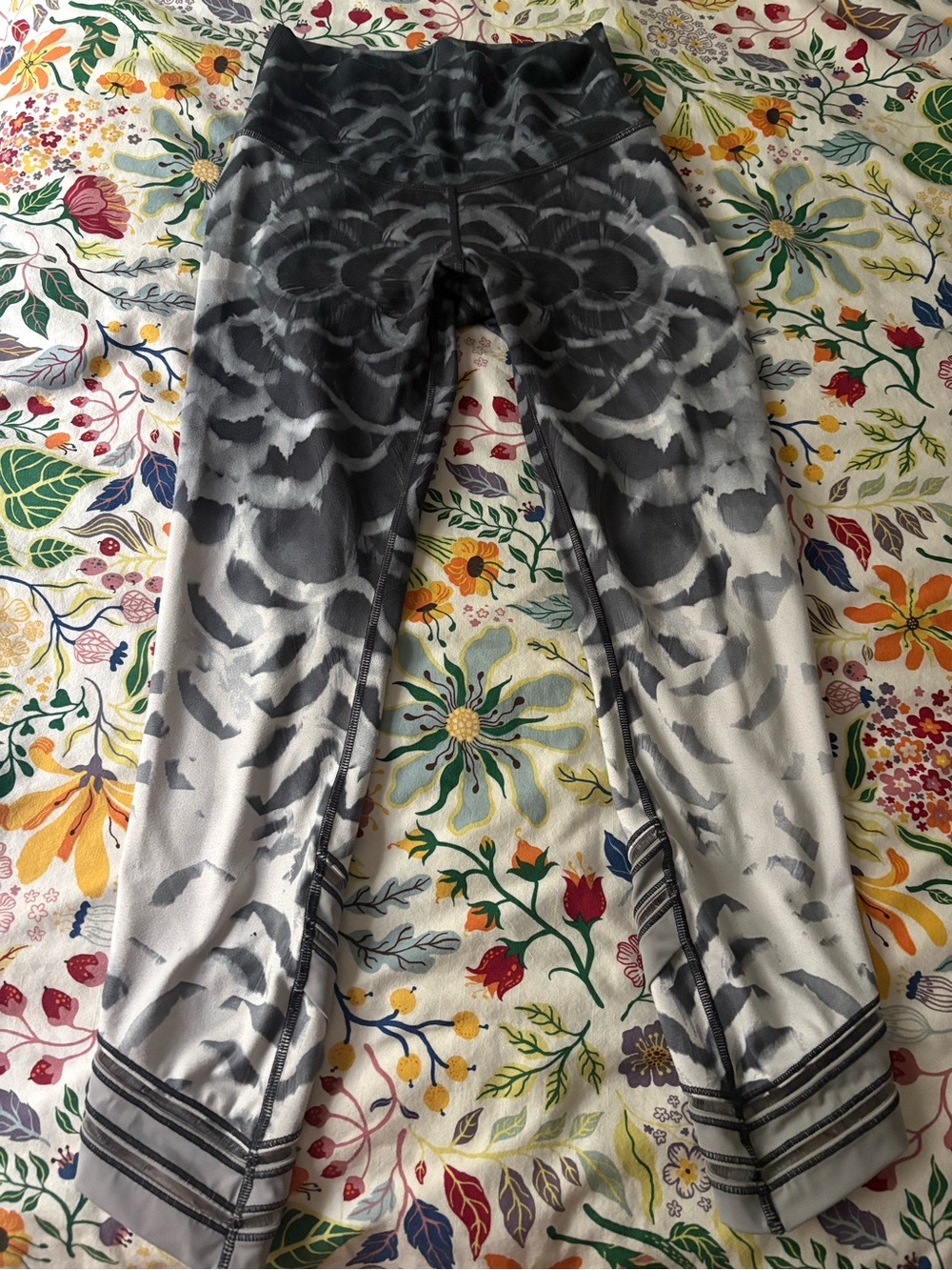 Lululemon black and white print leggings